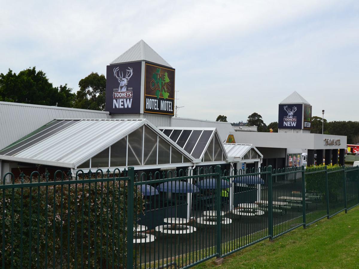 The Oaks Hotel Motel Albion Park Buitenkant foto